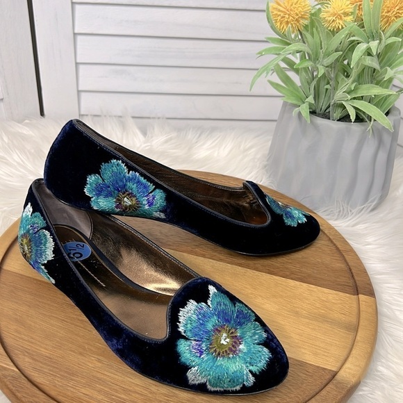 Black Velvet Floral Detail Round Toe Ballerina Flats AERIN Sz. 6.5 Casual Fun - Picture 1 of 9